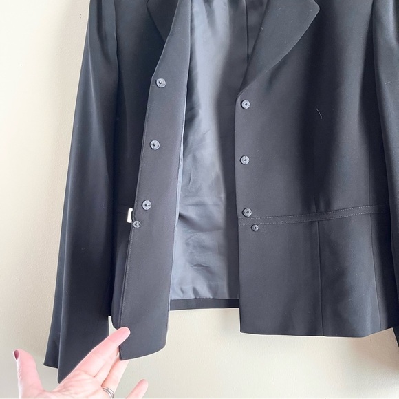 Tahari Arthur S. Levine Classic One Button Black Blazer Jacket, Size 8 Petite - Picture 8 of 11